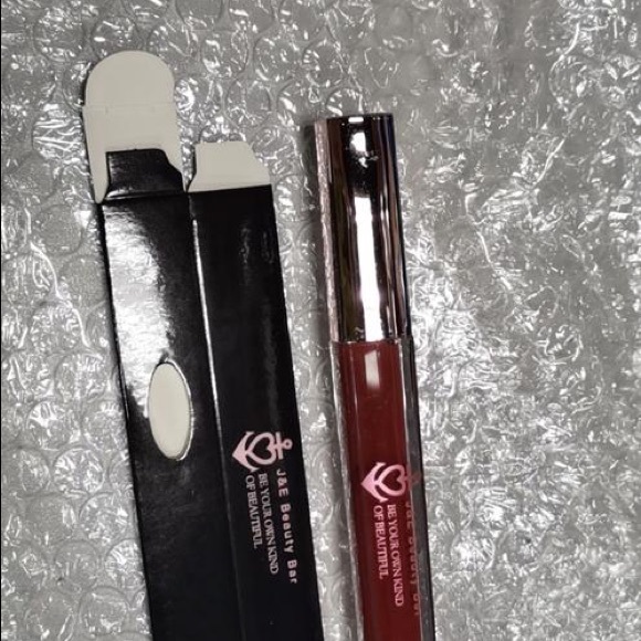 Makeup - Picture 8 of 13